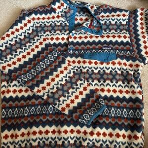 Large patagonia pull over